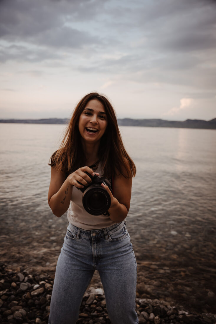 Portrait de Marie Kuentz, photographe de femmes enceintes, nouveaux nes, et familles a Colmar